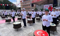 Vatandaşa 50 Bin Kap 40 Hatimli Şifalı Aşure Dağıtıldı