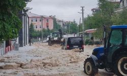 Dolu Bir Anda Bastırdı, Yollar Kapandı, Kepçeler Yollara İndi