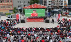 Afyonkarahisar’da Gençler ve Vatandaşlar Milli Maç İçin Bir Araya Geldi