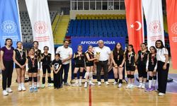 Afyonkarahisar’da Mini Kızlar Voleybol Müsabakaları Sona Erdi
