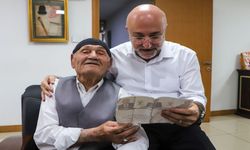 89 Yaşındaki Erdoğan Sevdalısı Hüseyin Üçok, 25 Yıllık Hatıralarını Başkan Şahin'le Paylaştı