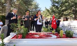 Vali Aktaş, Şehitlik Ziyaretinde Bulundu