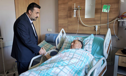 Özgür Kavak, Mısırlıoğlu’nu Hastanede Ziyaret Etti
