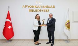 Başkan Öztaş, Başkan Burcu Köksal’ı Ziyaret Etti