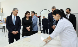Vali Aktaş ve Eşinden Anlamlı Ziyaret