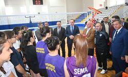 Sinnada Hotels Afyon Belediye Yüntaş Voleybol Takımı Geleceğin Sporcuları İçin Çay İlçesinde