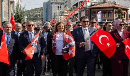 Zafer Haftası Yürüyüşüne Yoğun Katılım
