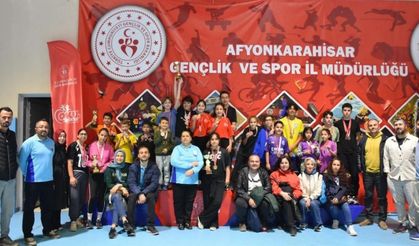 AFYON’DA GENÇ SPORCULAR MASA TENİSİNDE YARIŞTI