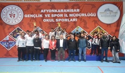 Yıldız Erkekler Floor Curling'de Osmanköy Ortaokulu birinci