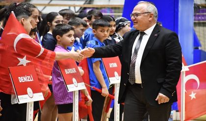 Badminton Yıldızlar Grup Müsabakaları Afyonkarahisar’da Başladı