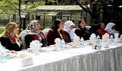 Vatanın Emanetlerine Gönül Sofrası: Nagihan Aktaş Şehit Anneleriyle Buluştu