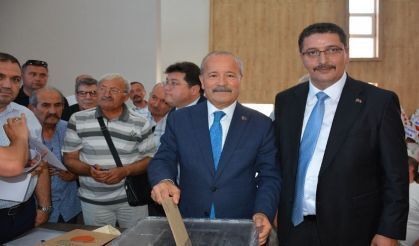 MHP Bolvadin İlçe Başkanı Başkan Kızıltoprak güven tazeledi