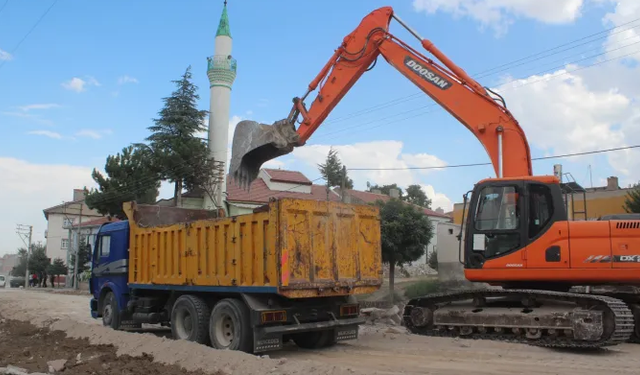 EMİRDAĞ BELEDİYESİ AFYON YOLU’NDA HUMMALI ÇALIŞMALARINA DEVAM EDİYOR