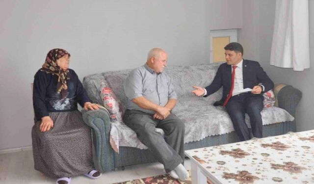 KAYMAKAM GÖREVE BAŞLAR BAŞLAMAZ ŞEHİT AİLELERİNİ ZİYARET ETTİ