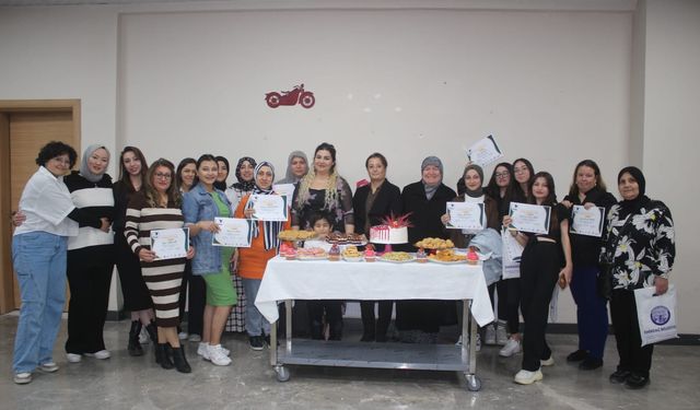 EMİRDAĞ BELEDİYESİ MUTFAK ATÖLYESİ KURSİYERLERİNE SERTİFİKALARI VERİLDİ
