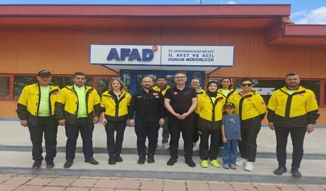 AFAD’A ANDA ARAMA KURTARMA EKİBİNDEN TEBRİK ZİYARETİ