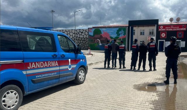 JANDARMA 17 YILA HÜKÜMLÜ 2 ŞAHSI YAKALADI