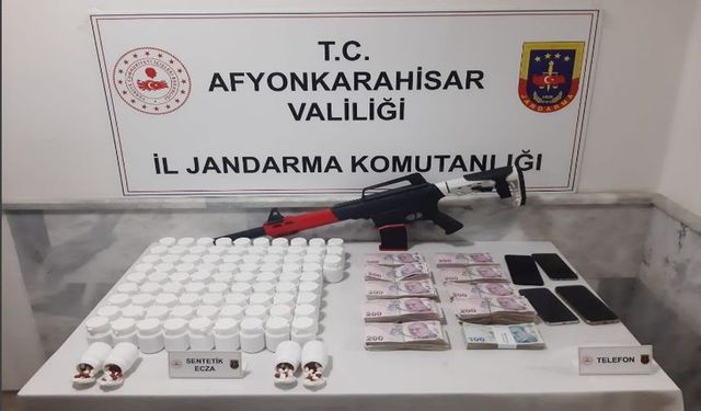 JANDARMA UYUŞTURUCU SATICILARINI SALAR’DA YAKALADI