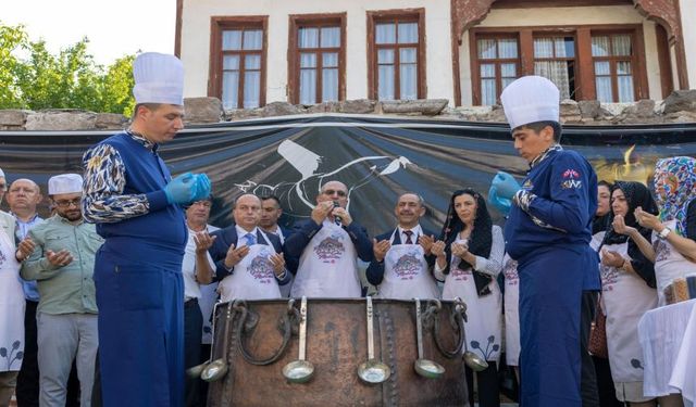 40 HATİMLİ ŞİFALI AŞURENİN DUASI YAPILDI