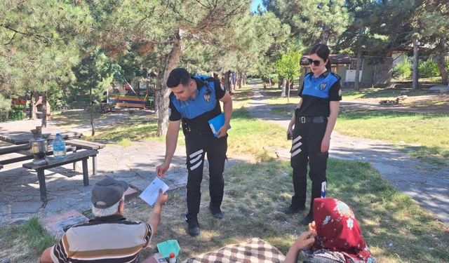 EMNİYET GÖREVLİLERİ, PİKNİKÇİLERİ YANGIN KONUSUNDA UYARDI