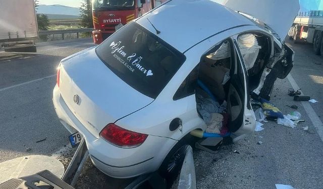 TRAFİK KAZASI YENİ EVLİ ÇİFTİ AYIRDI