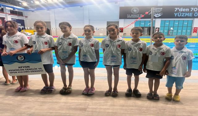 YÜZME SPORCULARIMIZ DERECELERLE DÖNDÜLER