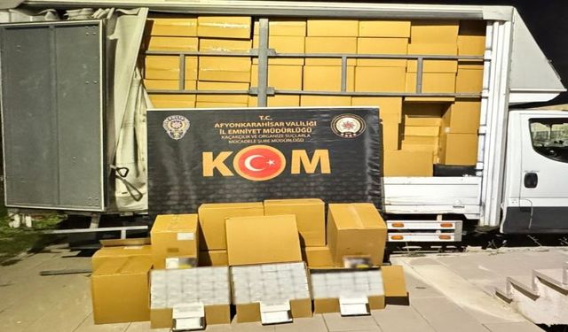Polis 3 milyon 950 bin adet kaçak makaron ele geçirdi