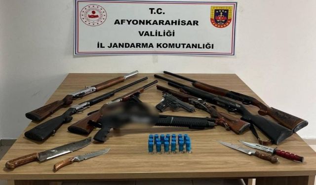 Jandarma Ruhsatsız Silahlar Ele Geçirdi