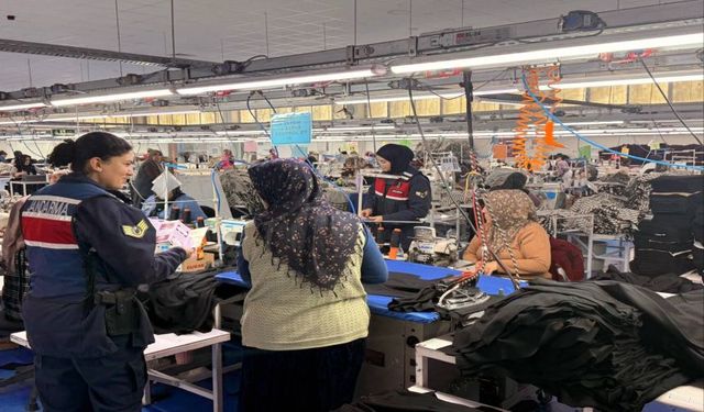 Jandarma KADES Uygulaması Bilgilendirme Faaliyetlerine Devam Ediyor