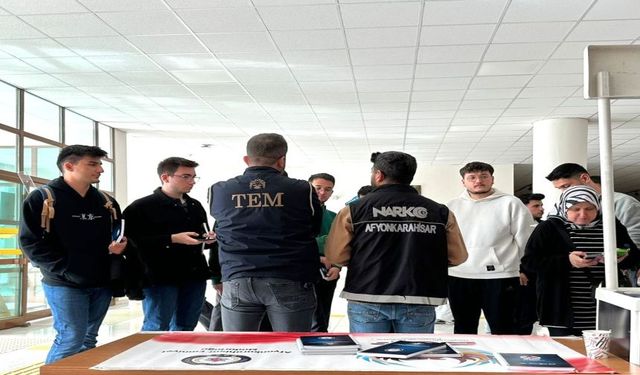 Polis 17 Bin Üniversite Öğrencisini Bilgilendirdi