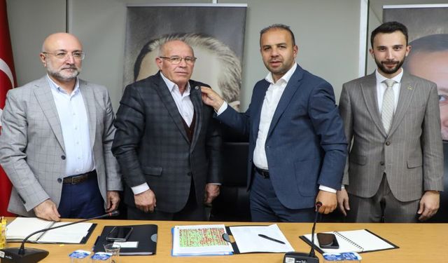 Gültekin, Ak Parti Afyon'da Başarılı İsimlere Gümüş Rozet Takdim Etti