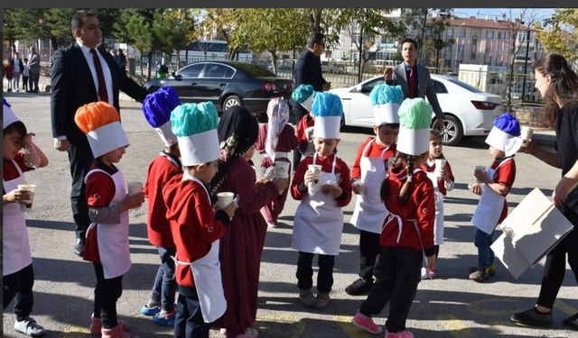 Afyon'da 24 Bin Öğrenciye Her Sabah Sıcak Tarhana Çorbası