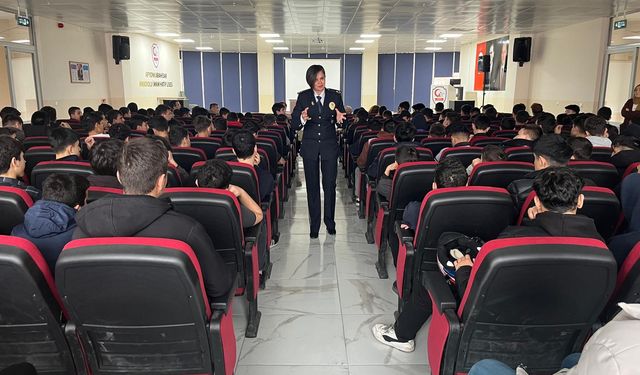 POLİS, ÖĞRENCİLERİ BİLGİLENDİRDİ