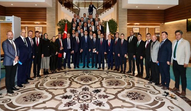 AK PARTİ HEYETİNDEN BAKAN MURAT KURUM’A ZİYARET