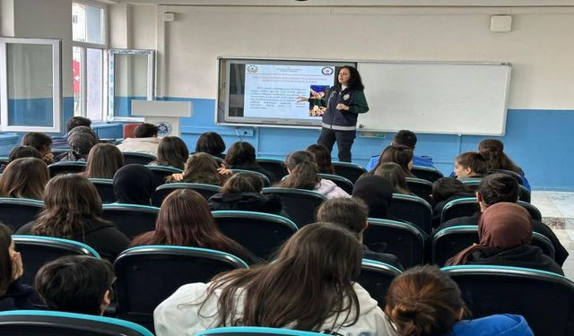 POLİS SANDIKLI’DA ÖĞRENCİLERİ BİLGİLENDİRDİ