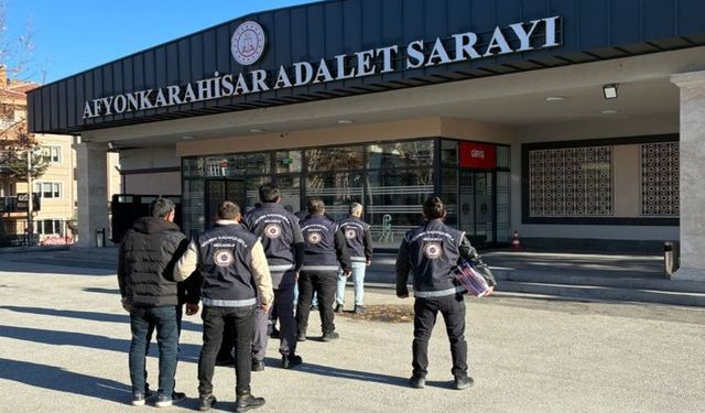Polis 27 Düzensiz Göçmeni Sınır Dışı Etti