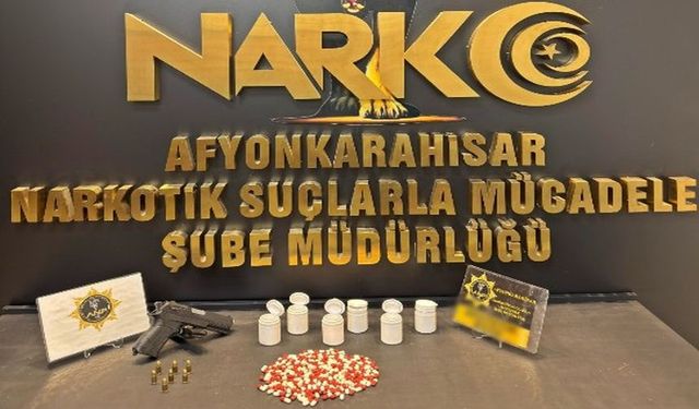 Polis Şüpheli Araçta Uyuşturucu Hap Ele Geçirdi