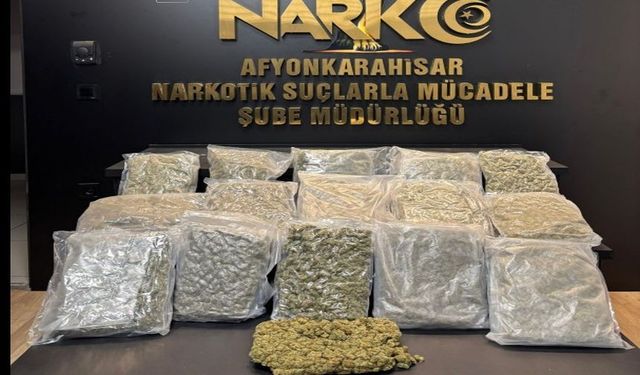 Polis Bir Otomobilde 9 Kilo Uyuşturucu Ele Geçirdi