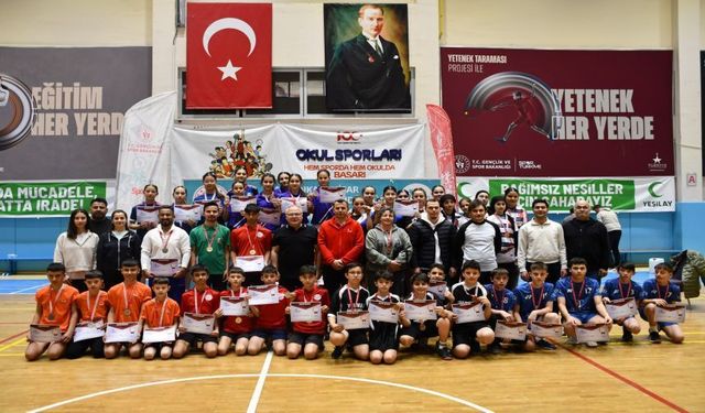 Badminton Yıldızlar Grup Müsabakaları Sona Erdi