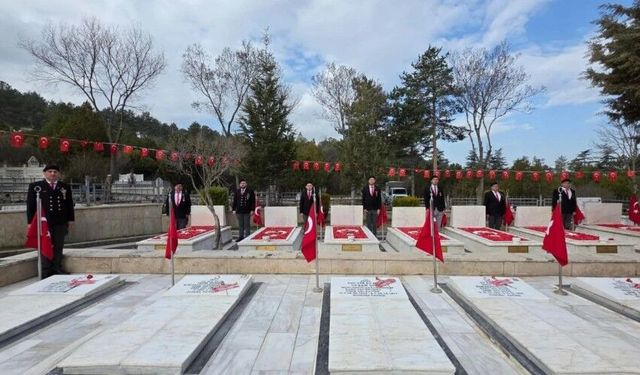 Her Şehidin Başında Bir Gazi Nöbet Tuttu