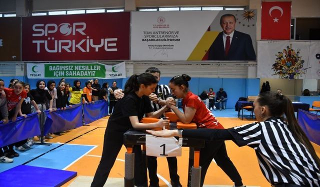 Okul Sporları Yıldızlar Bilek Güreşi Müsabakaları sona erdi
