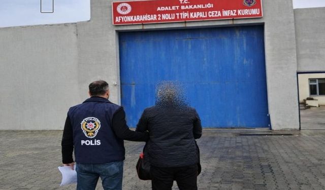 Polis aranan şahsı yakaladı