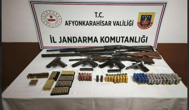 Sandıklı’da Silah Deposuna Baskın