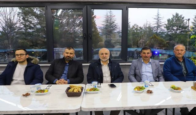 Başkan Şahin Kızılören’de İftar Yaptı, Gülyazı’da Teravih Kıldı