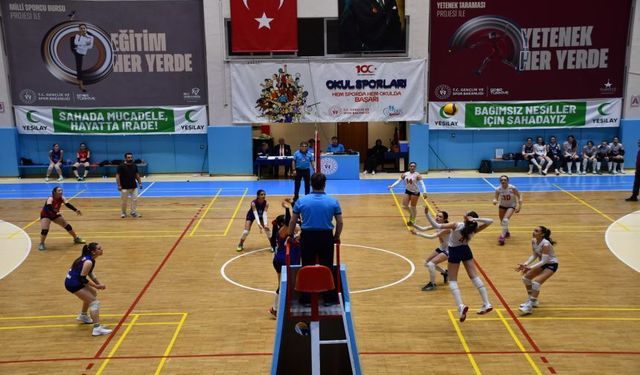 Küçük Kızlar Voleybol Kulüp Müsabakaları Başladı