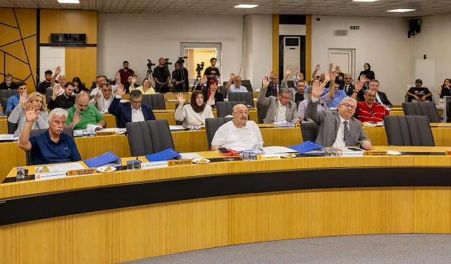 Belediye Meclisi’nde 17 CHP’li üye “İstifa etmiyoruz” dedi, 6 isim imza atmadı!