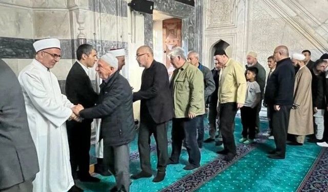 Vali Aktaş, İmaret Camii’nde Bayramlaşmaya Katıldı