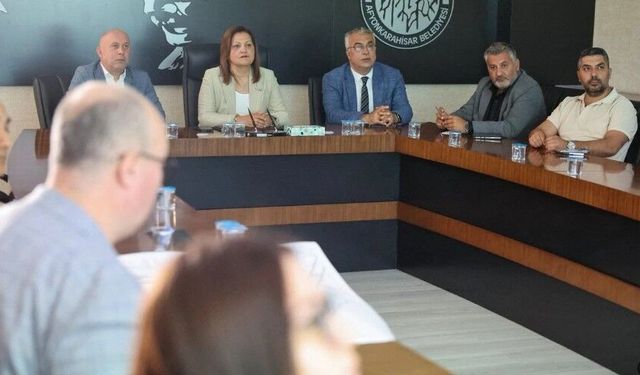 Başkan Köksal, “Kentsel Dönüşüm toplantısı yaptık, şehrimizi geleceğe hazırlıyoruz”
