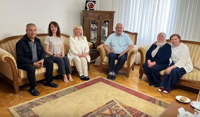 MHP KAÇEP Heyeti, Babalar Günü'nde Şehit Babasını Ziyaret Etti