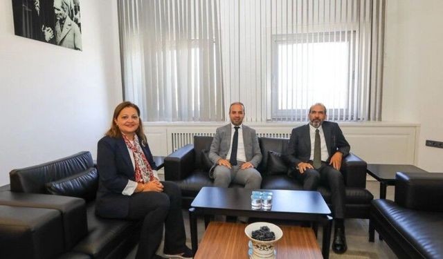 AK Parti Genel Merkez Heyeti Önce Burcu Köksal’la Görüştü